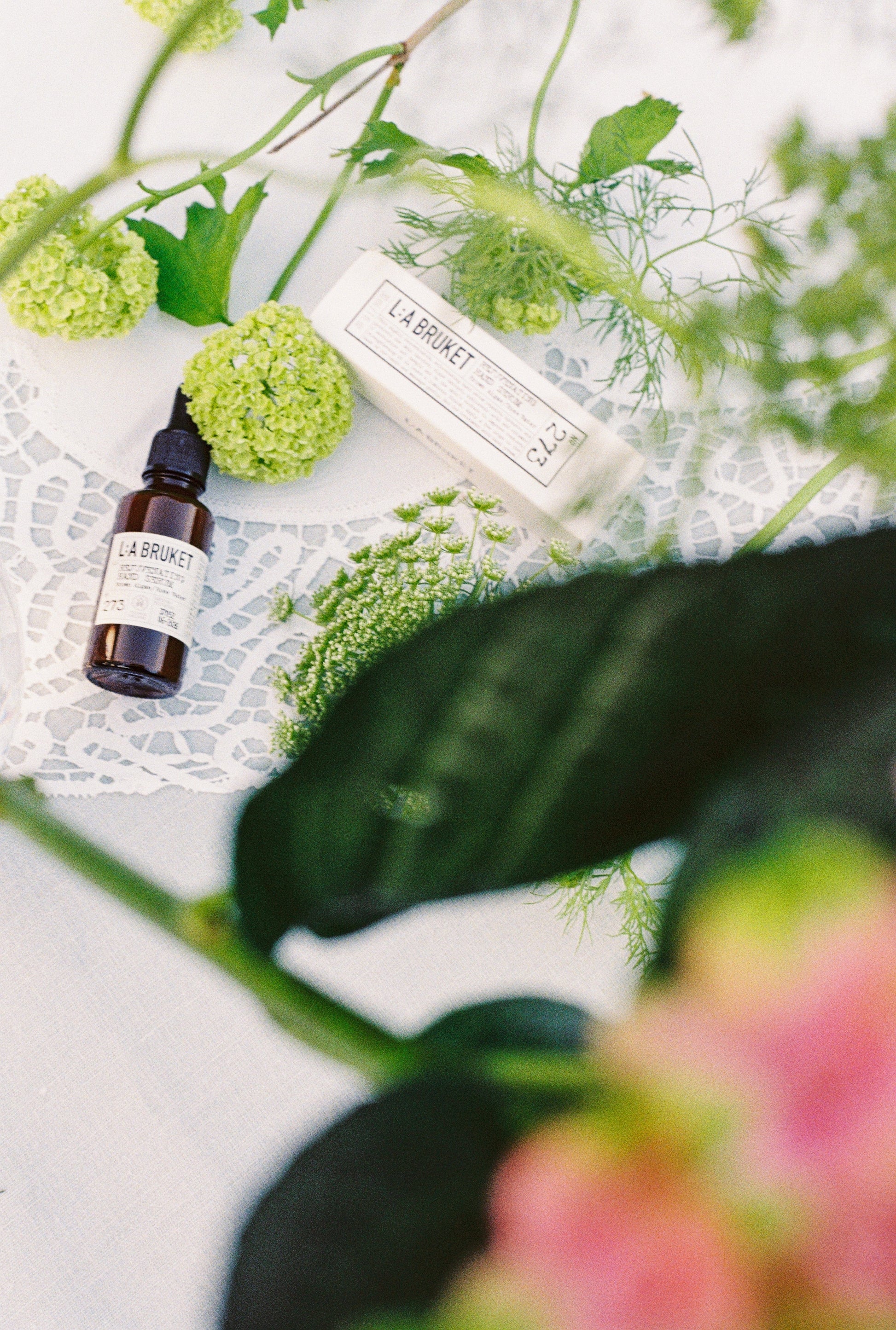 Natural beauty discovery kit - Youthful essence - The Natural Beauty Club
