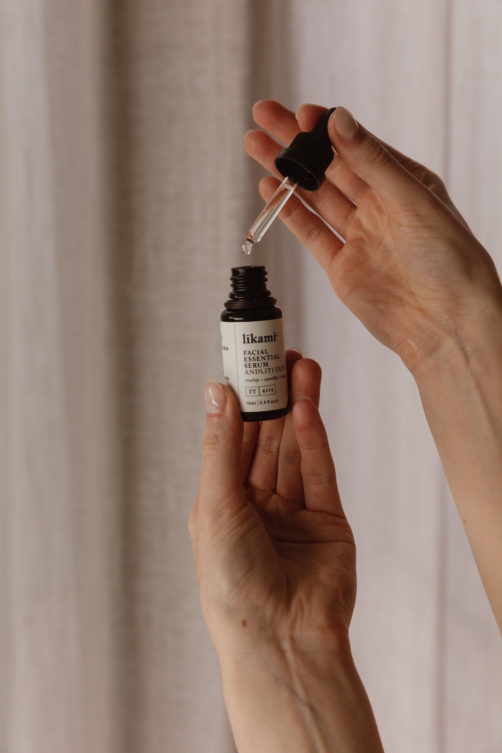 facial essential oil serum - The Natural Beauty Club
