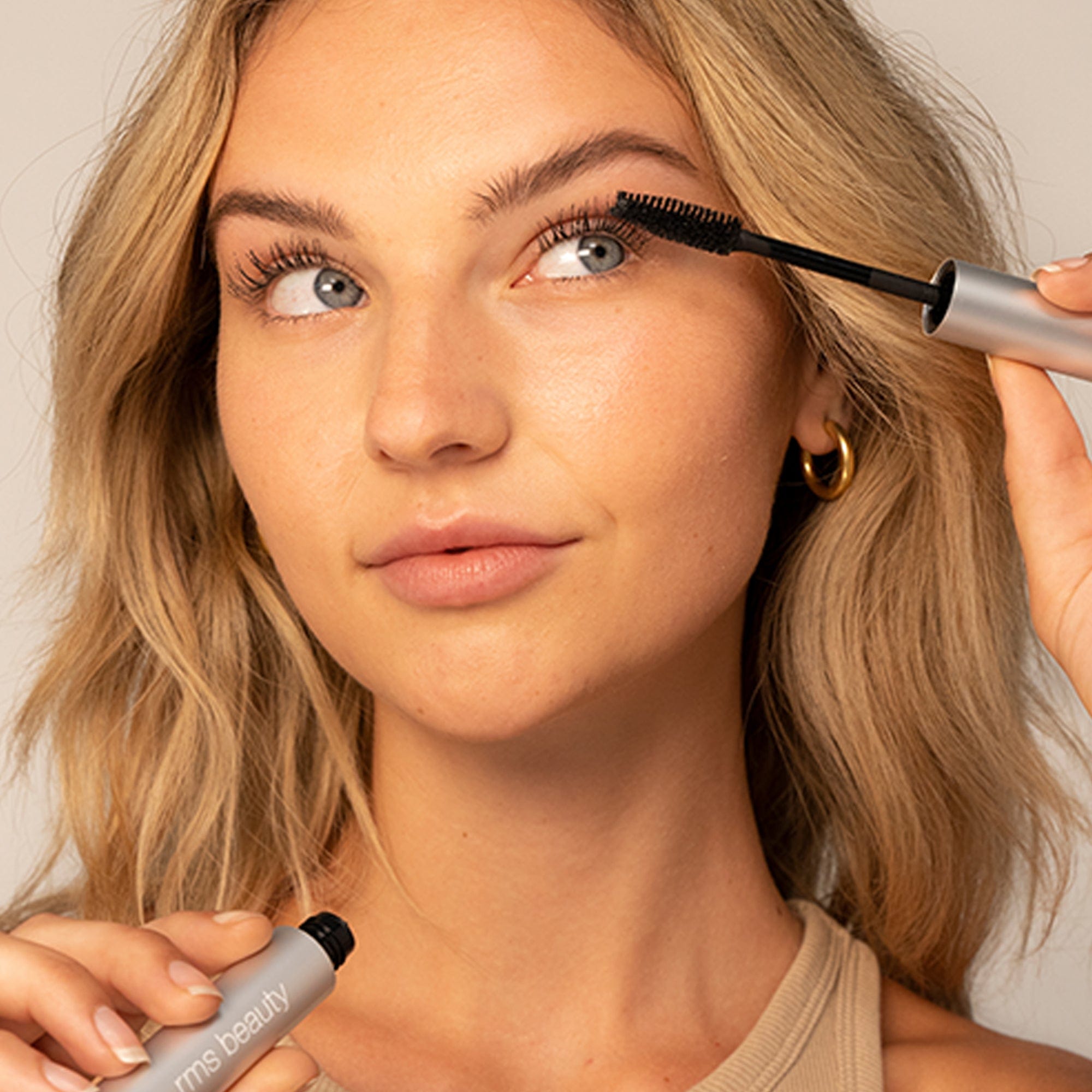 Straight up volumizing peptide mascara