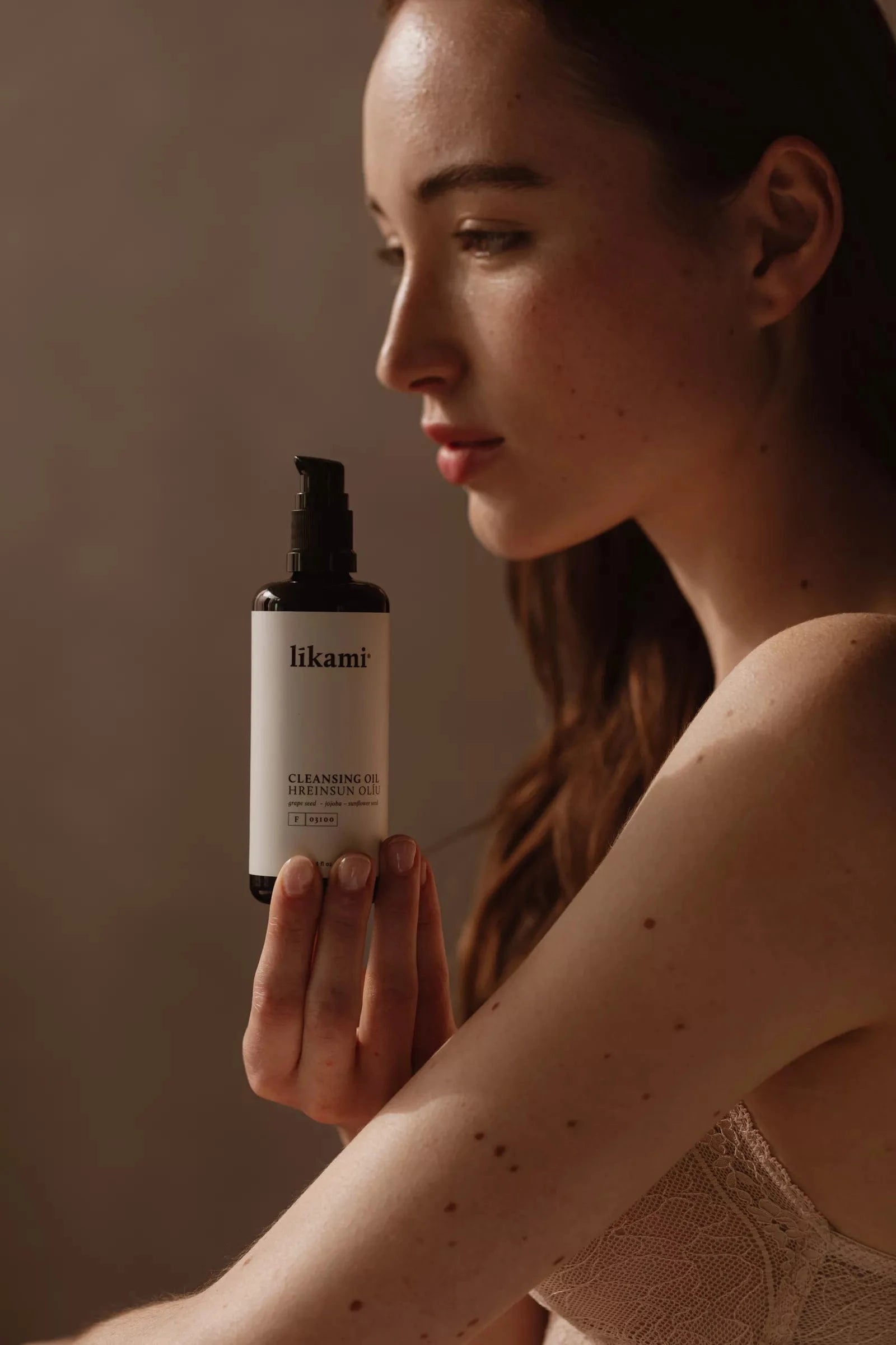 Cleansing oil - The Natural Beauty Club