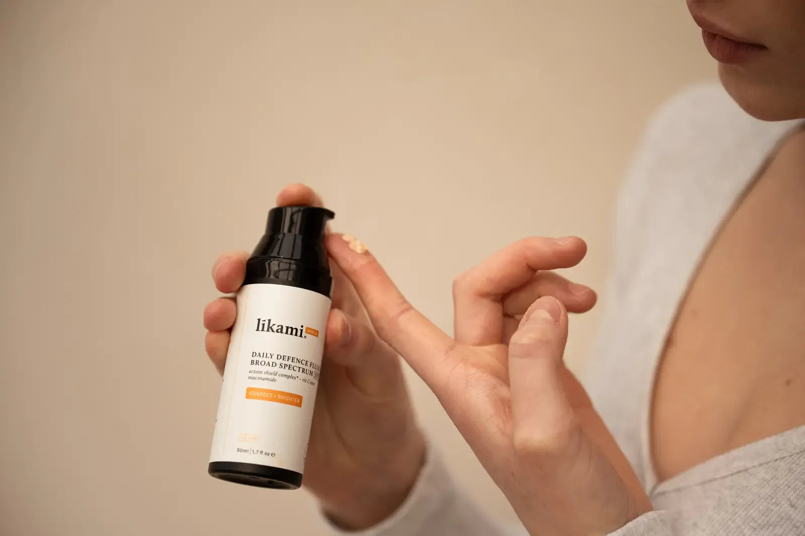 Daily Defence Fluid SPF50: Correct + brighten - The Natural Beauty Club
