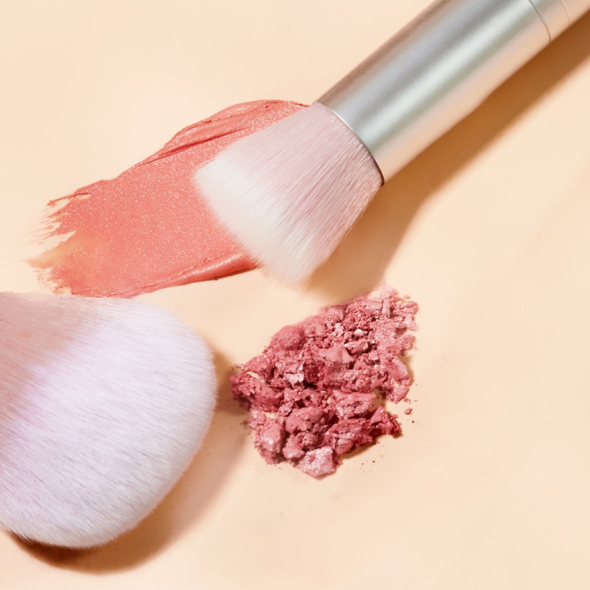 Skin2skin Powder blush brush - The Natural Beauty Club