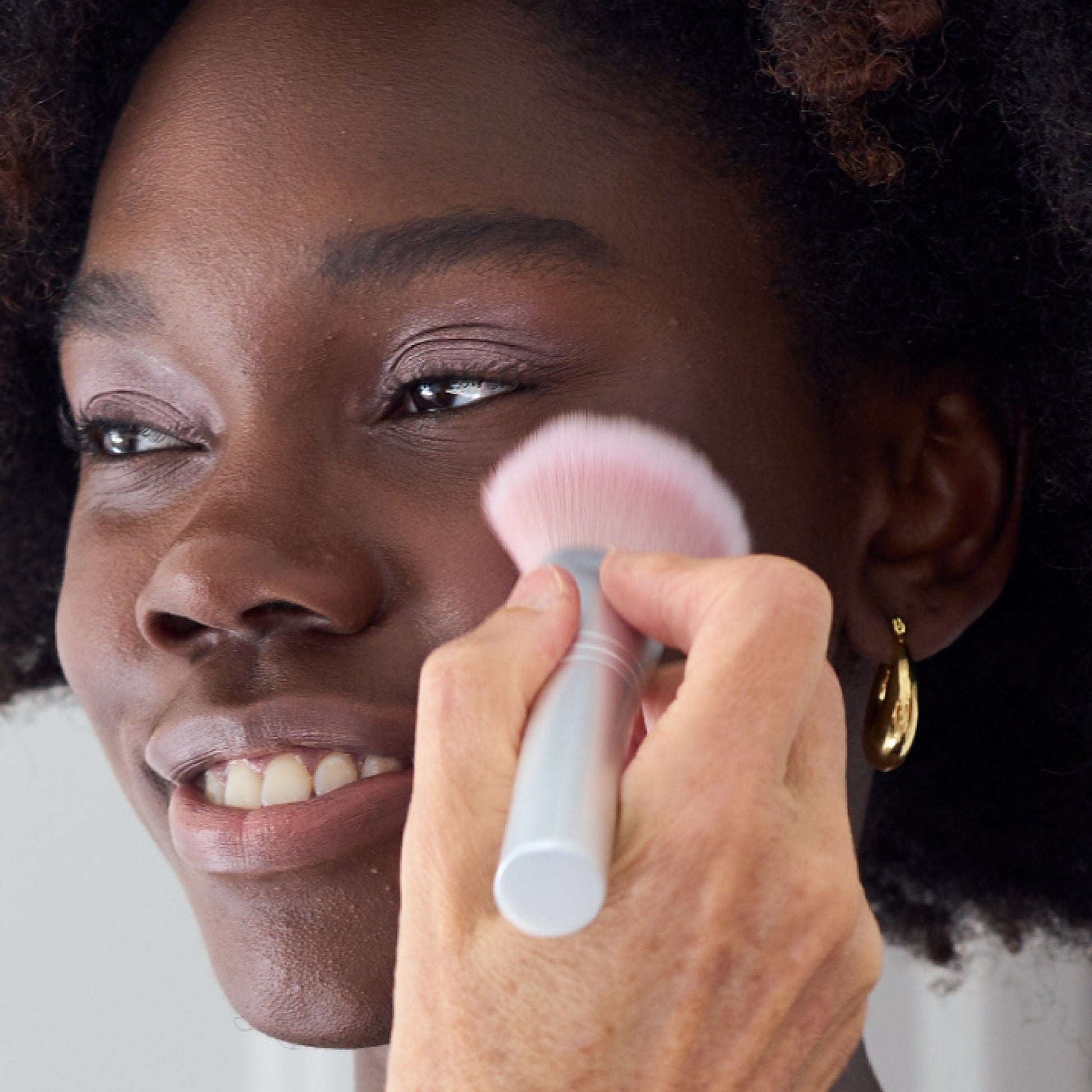 Skin2skin Powder blush brush - The Natural Beauty Club