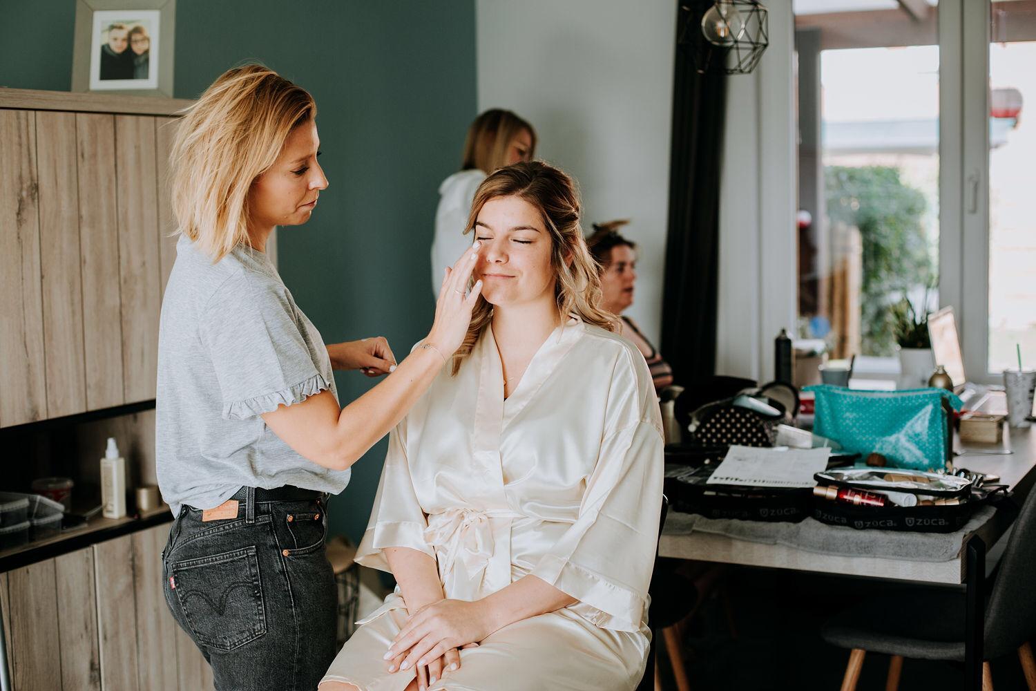 Bruidskapsel & Bruidsmake-up op Trouwdag @ Home - The Natural Beauty Club